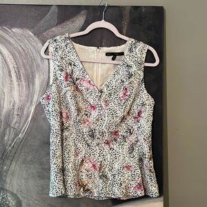 White House Black Market Floral V-Neck Sleeveless Peplum Embroidered Top Size 8